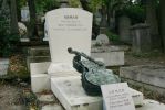PICTURES/Le Pere Lachaise Cemetery - Paris/t_P1280724.JPG